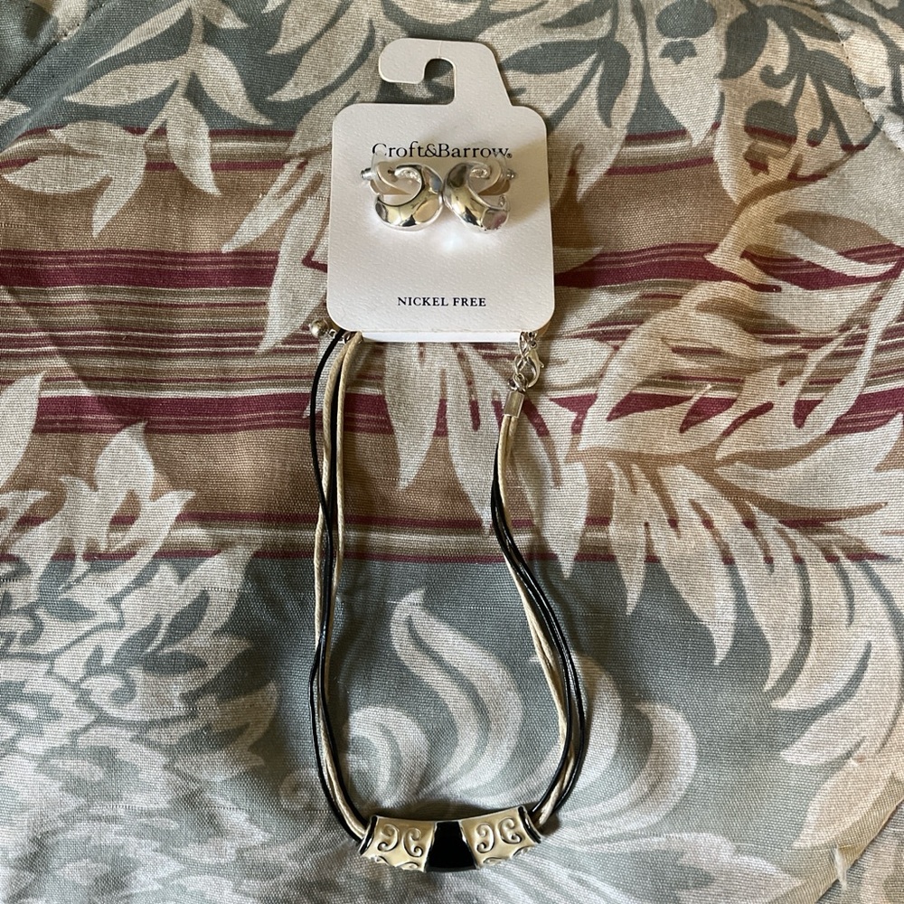 Croft & Barrow Black and Silver jewelry set